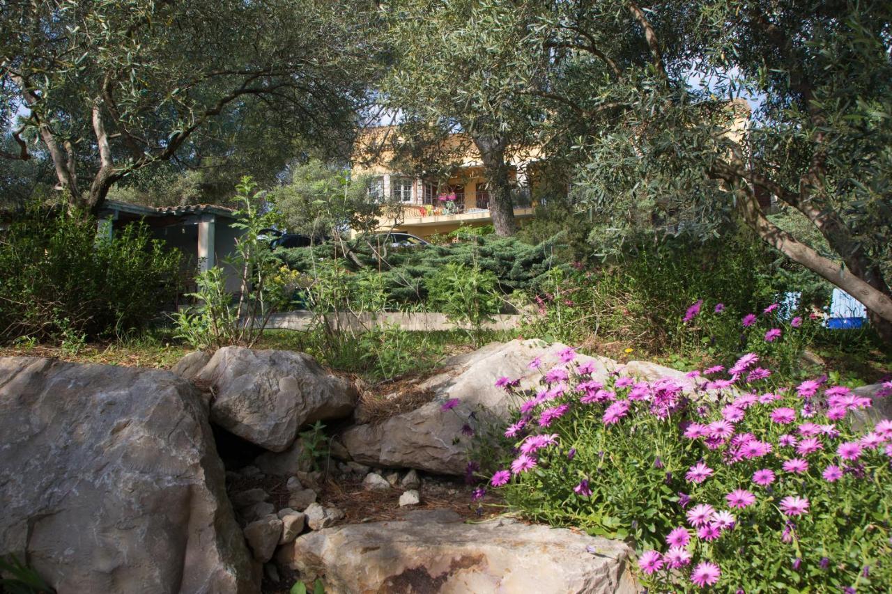 Chambre D'Hote "Avignon" Aramon Kültér fotó